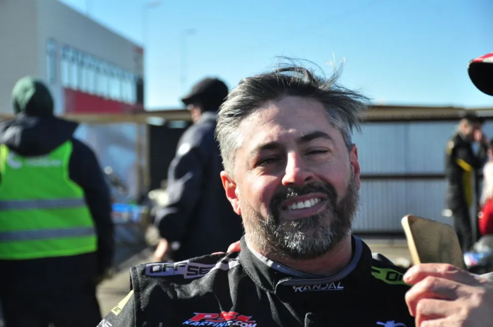 El sábado y domingo se corrió la séptima y octava fecha del karting en Comodoro. En la segunda jornada, la AKPS reconoció a las madres en su Día y a las mujeres que siempre acompañan, y son un pilar fundamental para la actividad. (Fotos: AKPS /Galard).