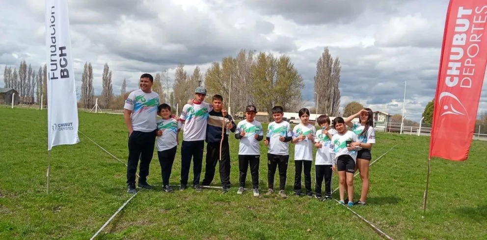 El jefe comunal de Aldea Apeleg a cargo de Rafael Morales, junto a su equipo de trabajo prepara la Carrera Aniversario 104º Años.