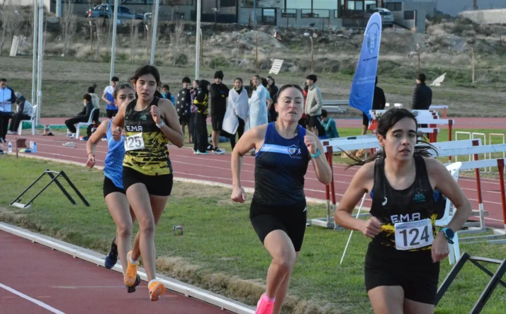 Luego de 47 años vuelve un torneo de atletismo nocturno a Comodoro Rivadavia.