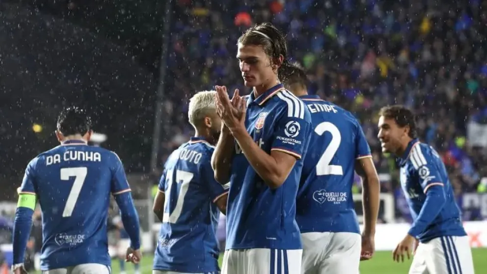 Nico Paz celebra su primer gol ante Manchester United (Marco Luzzani/Getty Images).
