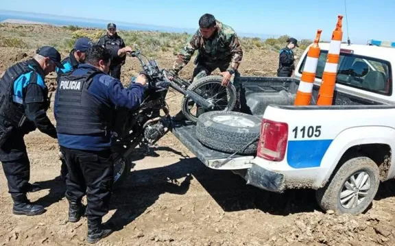 Quiso volver a robar cables y lo descubrieron con una moto robada
