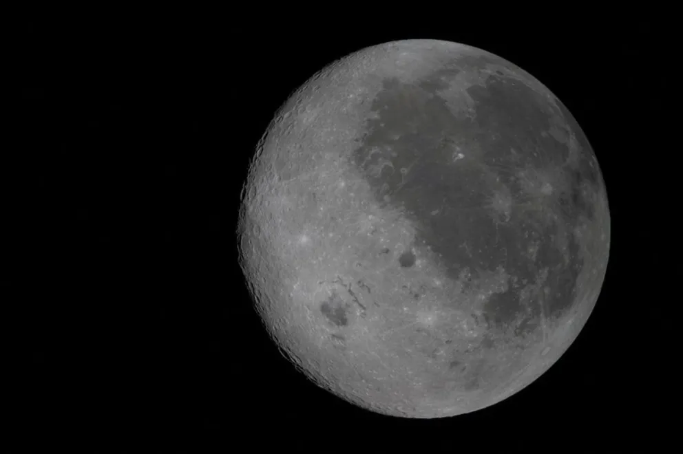 La NASA fijó como objetivo el regreso de astronautas a la superficie lunar antes del cierre de 2028.