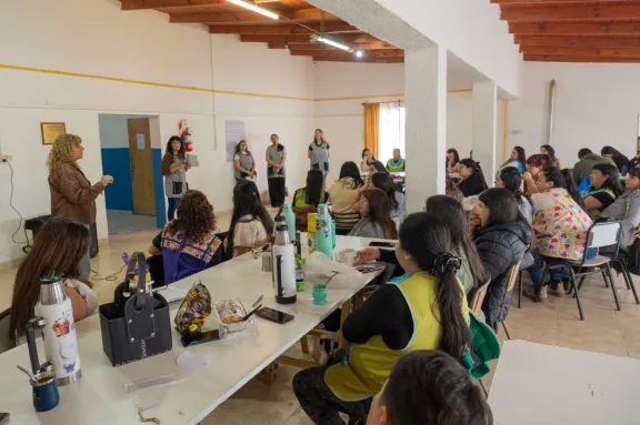 El cuidado de las infancias, eje de una jornada de reflexión en los jardines municipales
