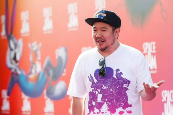 Murió Eric Bauza, la emblemática voz moderna de Bugs Bunny y el Pato Lucas