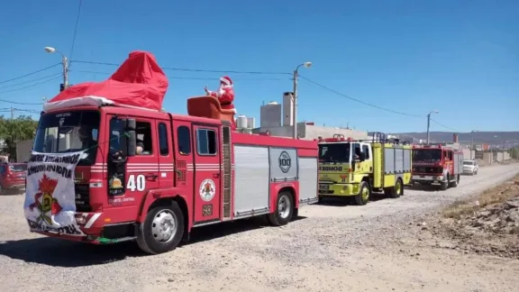 Bomberos inició la colecta de golosinas para el recorrido de Papá Noel