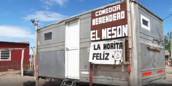 Indignación en Trelew: robaron garrafas de un comedor y las venden en internet
