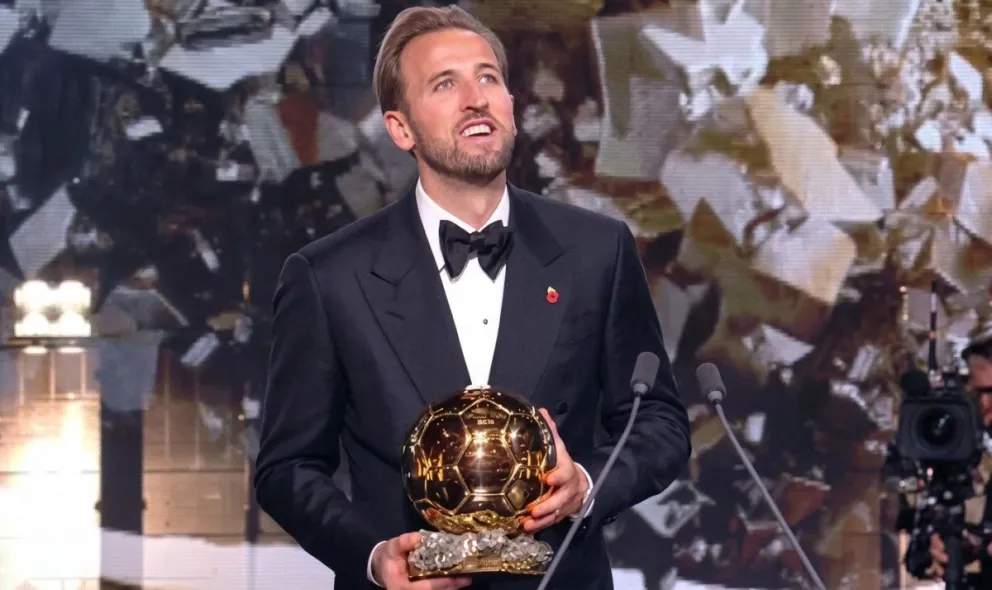 Harry Kane se quedó con el Balón de Oro (imagen mejorada con IA).
