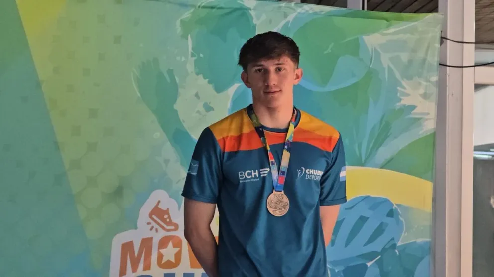 En la tercera jornada de los Juegos de la Araucanía en la Región de Los Ríos, la delegación provincial cosechó una plata y dos bronces en natación, con Bautista Soria como figura.