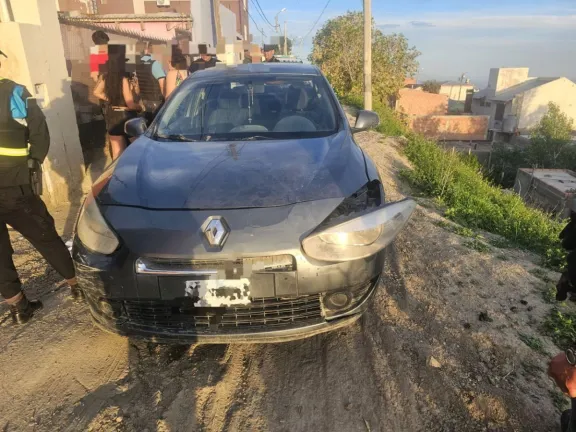 Detuvieron a un conductor tras eludir un control y agredir a policías