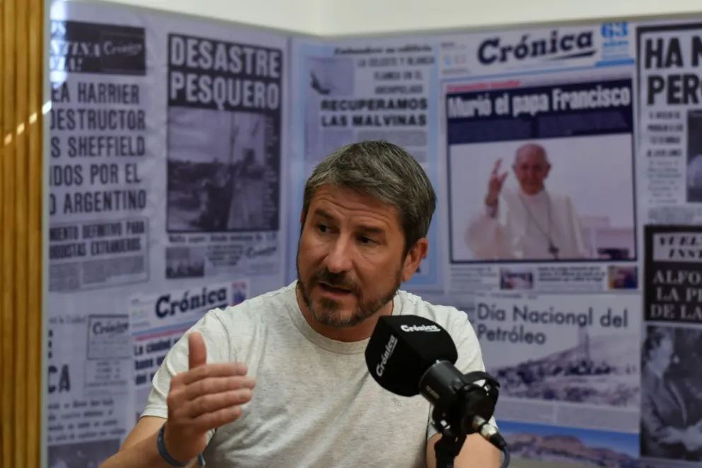 Gerardo Merino eligió a Crónica en su visita a Comodoro / FOTO: Teo Batista (DIARIO CRÓNICA)